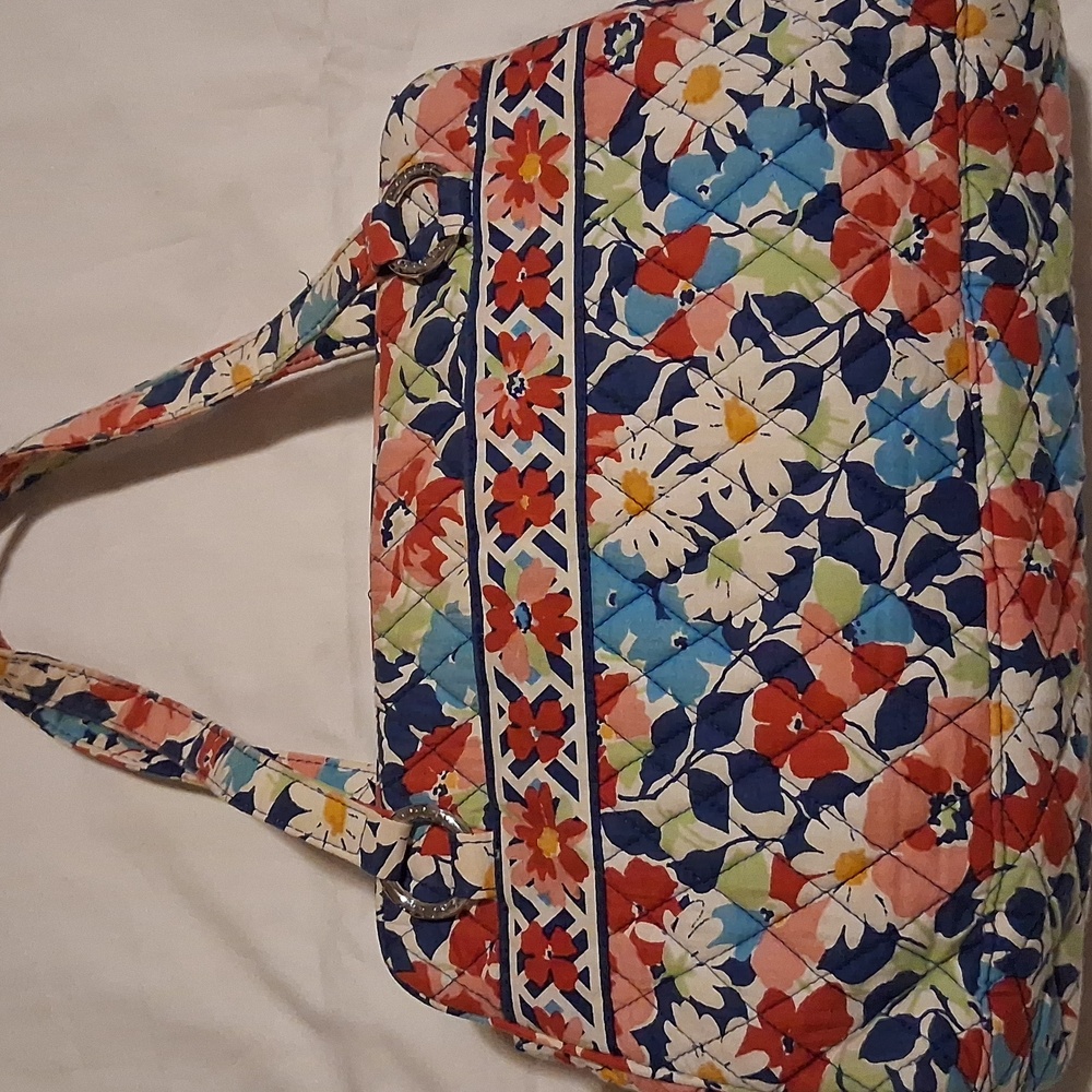 Vera Bradley Summer Cottage Pattern Hand/Shoulder Bag.